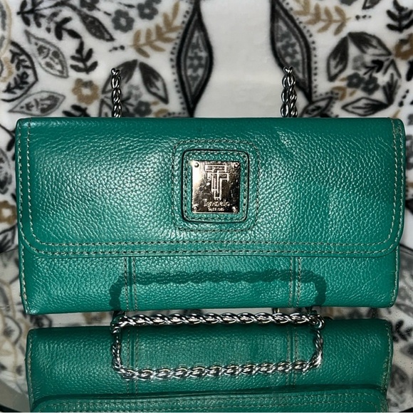 Tignanello Womenโs Shoulder Bag, GreenPebble Italian Leather W/ Matching Wallet - Picture 4 of 16